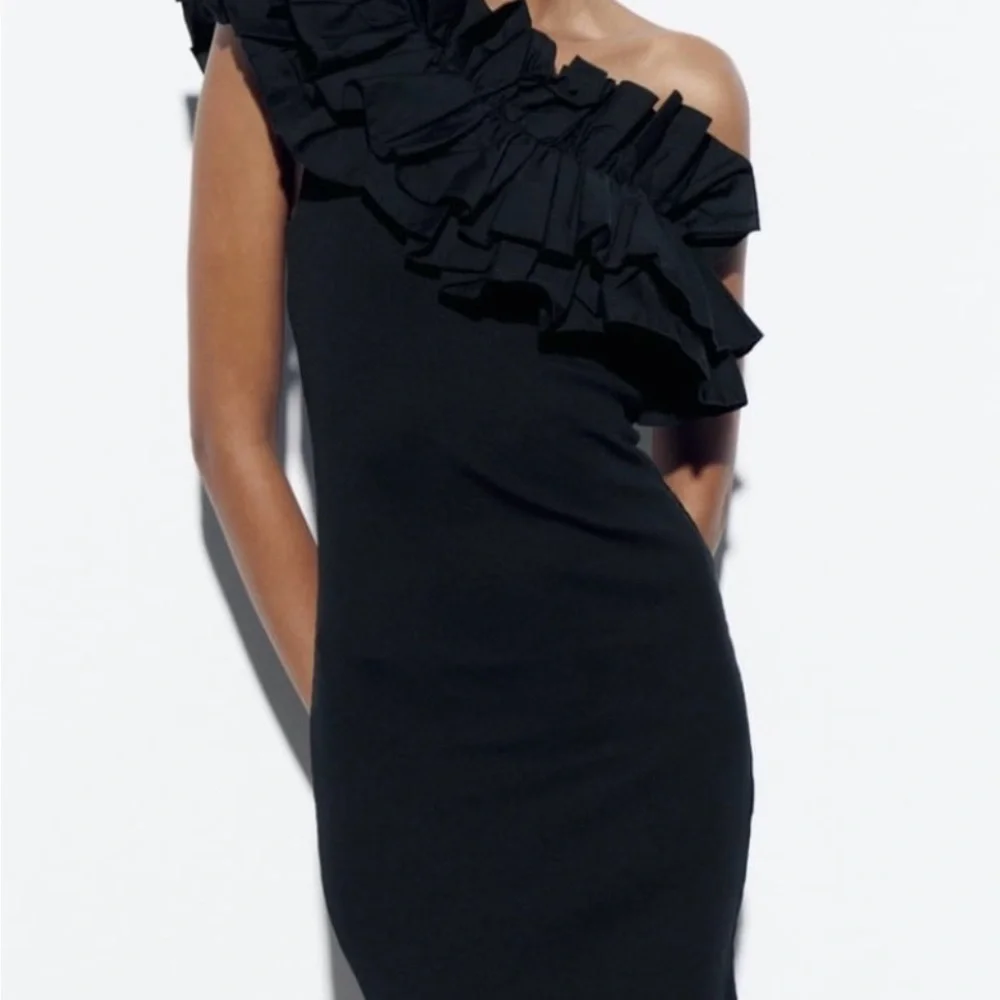 NWT Zara Black One-Shoulder Ruffle Dress! Size Small! - Picture 2 of 8